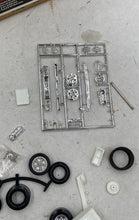 Load image into Gallery viewer, Plymouth 1971 Cuda Model Car Kit
