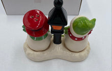 Load image into Gallery viewer, Snowmen Salt And Pepper Shakers With Stand
