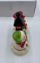 Load image into Gallery viewer, Snowmen Salt And Pepper Shakers With Stand
