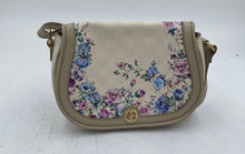 Load image into Gallery viewer, Giani Bernini Winter Floral Small Saddle Crossbody Bag
