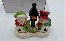 Load image into Gallery viewer, Snowmen Salt And Pepper Shakers With Stand
