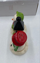 Load image into Gallery viewer, Snowmen Salt And Pepper Shakers With Stand
