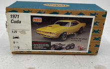 Load image into Gallery viewer, Plymouth 1971 Cuda Model Car Kit
