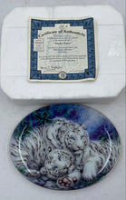 Load image into Gallery viewer, "Tender Pause" By Kayomi Harai Collector Plate
