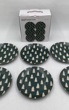 Load image into Gallery viewer, Christmas Tree Patterned Plates (6)
