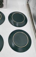 Load image into Gallery viewer, Christmas Tree Patterned Plates (6)
