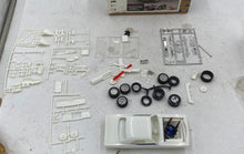 Load image into Gallery viewer, Plymouth 1971 Cuda Model Car Kit
