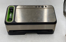 Load image into Gallery viewer, Foodsaver 4800 Series 2 In 1 Automatic Vacuum Sealing System
