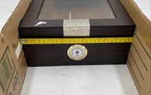 Load image into Gallery viewer, Mantello Cigar Humidior
