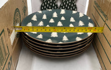 Load image into Gallery viewer, Christmas Tree Patterned Plates (6)
