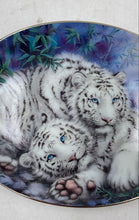 Load image into Gallery viewer, "Tender Pause" By Kayomi Harai Collector Plate
