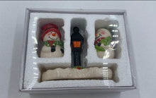 Load image into Gallery viewer, Snowmen Salt And Pepper Shakers With Stand
