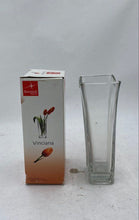 Load image into Gallery viewer, Clear Flower Vase

